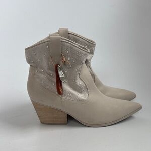 NWT MIA Lauanne Cream Western Boots Size 8